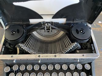 Vintage Royal Typewriter Thumbnail