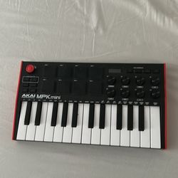 Near mint mpk mini. Mind bending price!
