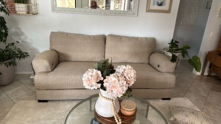 “Jackson Furniture Modern Beige Sofa – Excellent Condition”