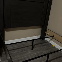 Annifern bedroom sale set