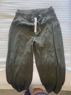Women’s Lululemon size 4 joggers