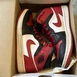 Jordan 1 Mid