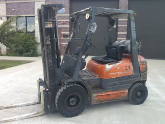 Pneumatic Toyota 5K LB Capacity Forklift
