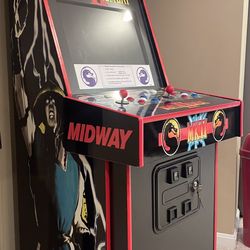Mortal Kombat II New Slim Build