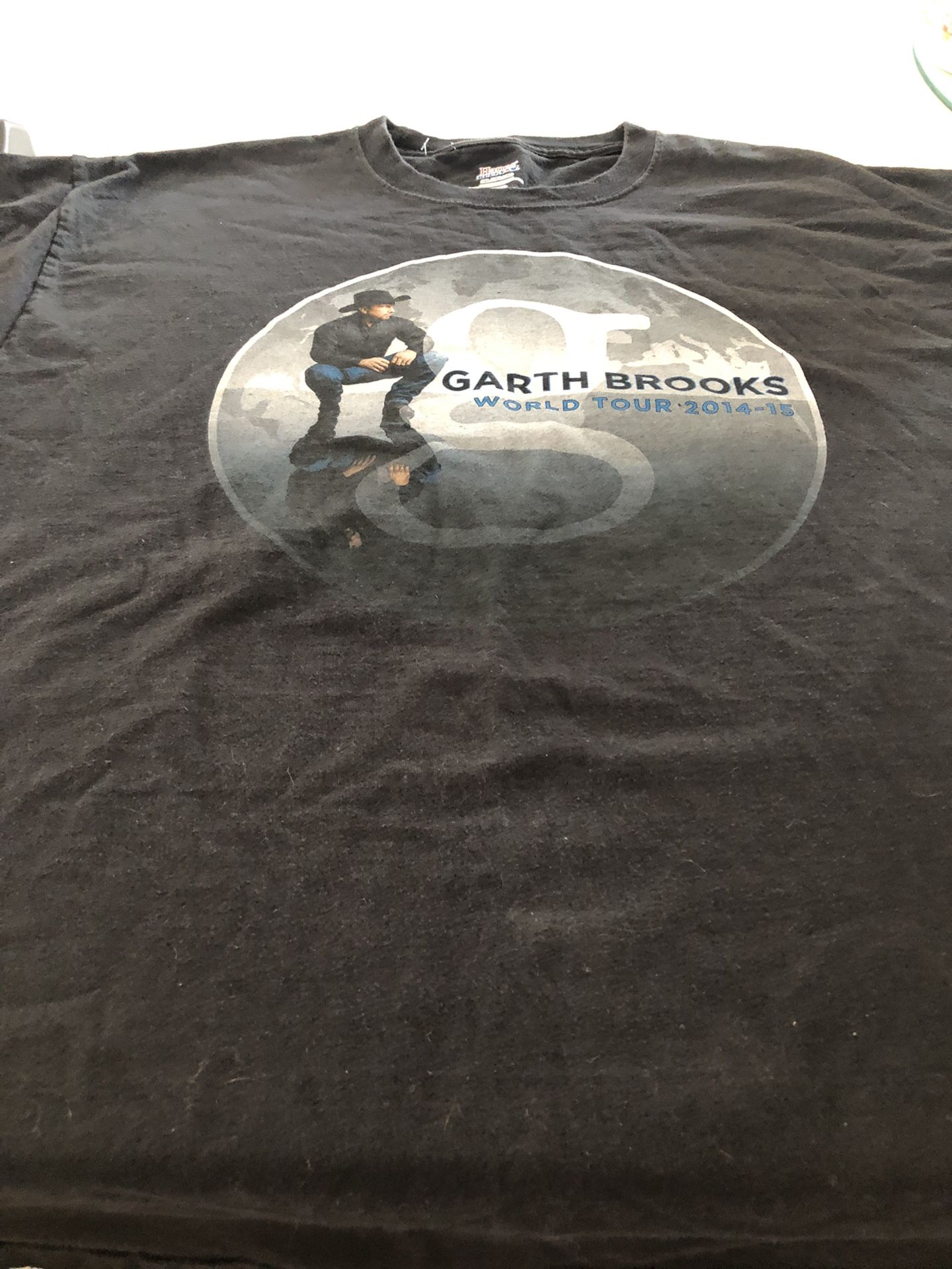 Garth brooks world tour T-shirt 2014 and 15. Size 2X