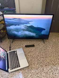 Vizio Flat Screen TV 32inch Dobly audio 1080P
