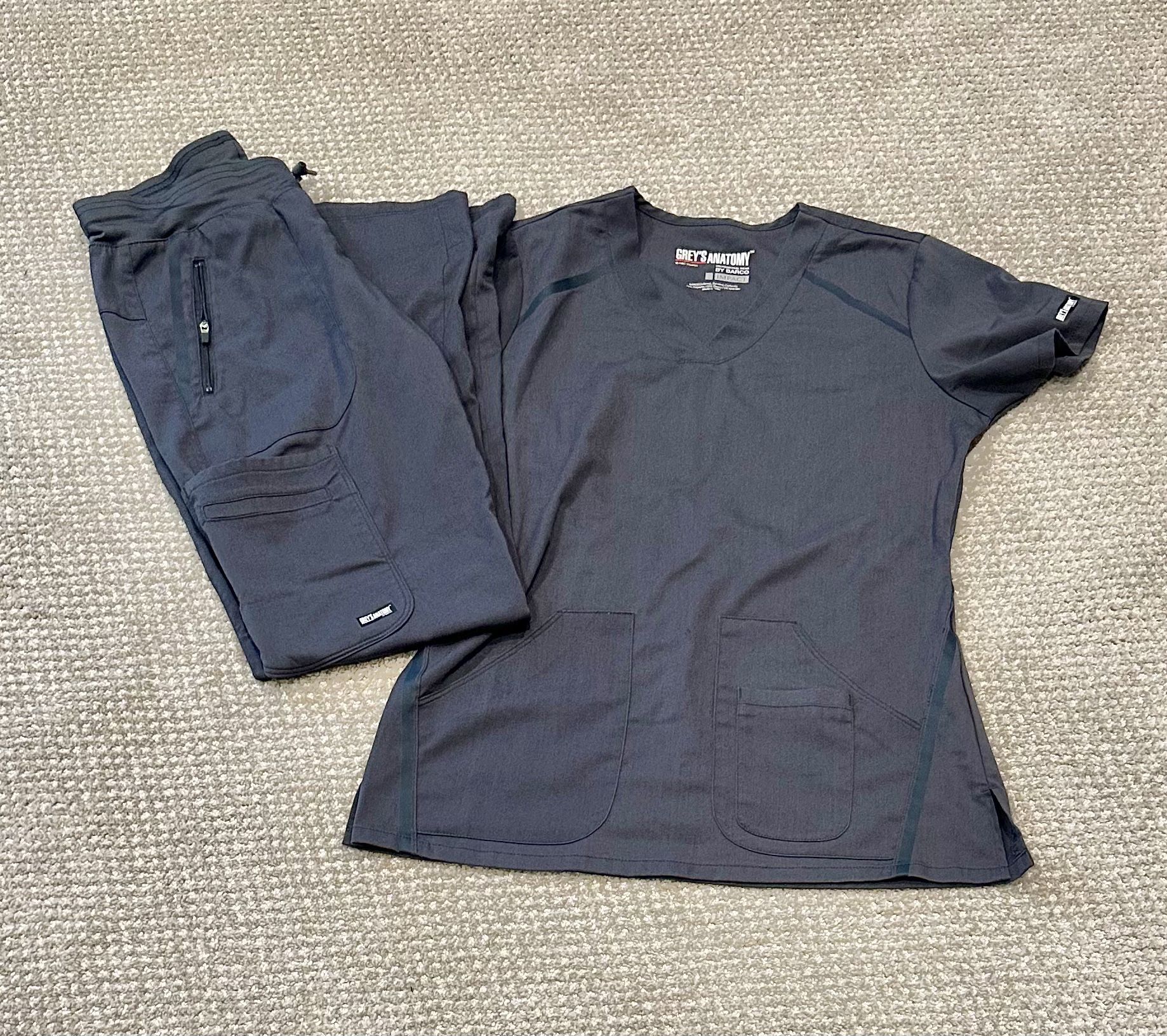 Grey’s Anatomy Impact scrub set grey size smaller reg