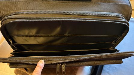 rolling carry on with computer compartment
