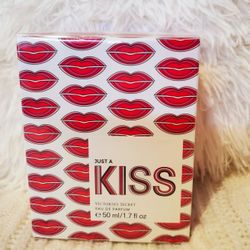 VICTORIA SECRET KISS