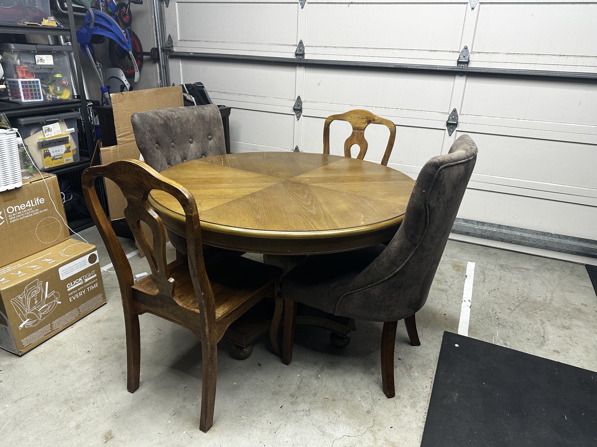 Round Table With 4 Chairs