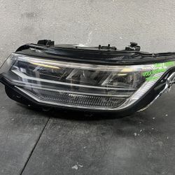 2022-2023-2024 VOLKSWAGEN TIGUAN LEFT HEADLIGHT OEM USED