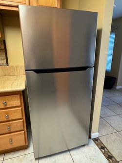 Insignia 30 in. Wide 18 Cu. Ft. Top-Freezer Refrigerator with ENERGY STAR Certification - Stainless Steel