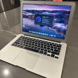 MacBook Air 2017 13” | 8GB | New Battery
