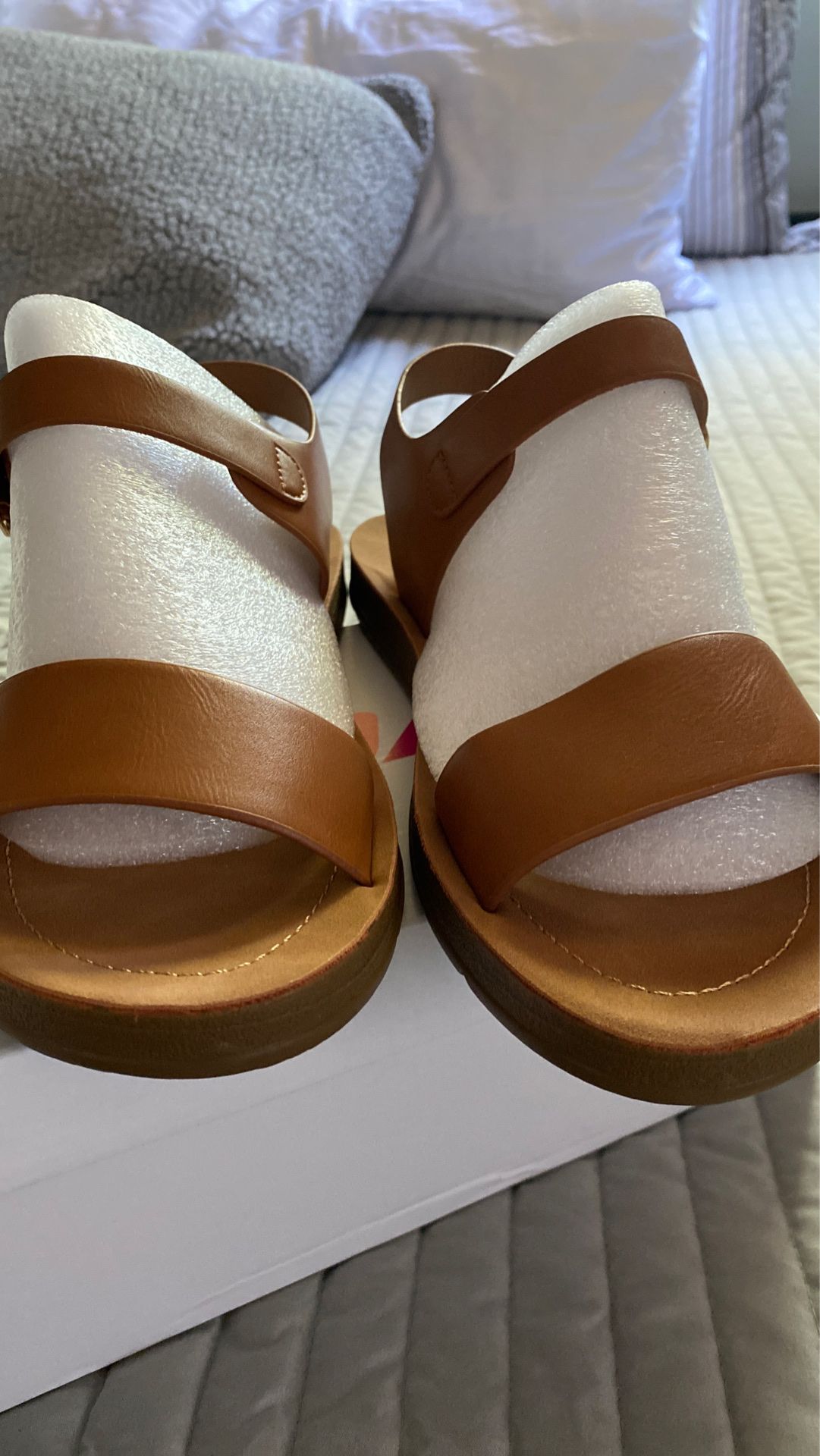 Women”s Ankle Strap Size 10 Sandals BRAND NEW!!