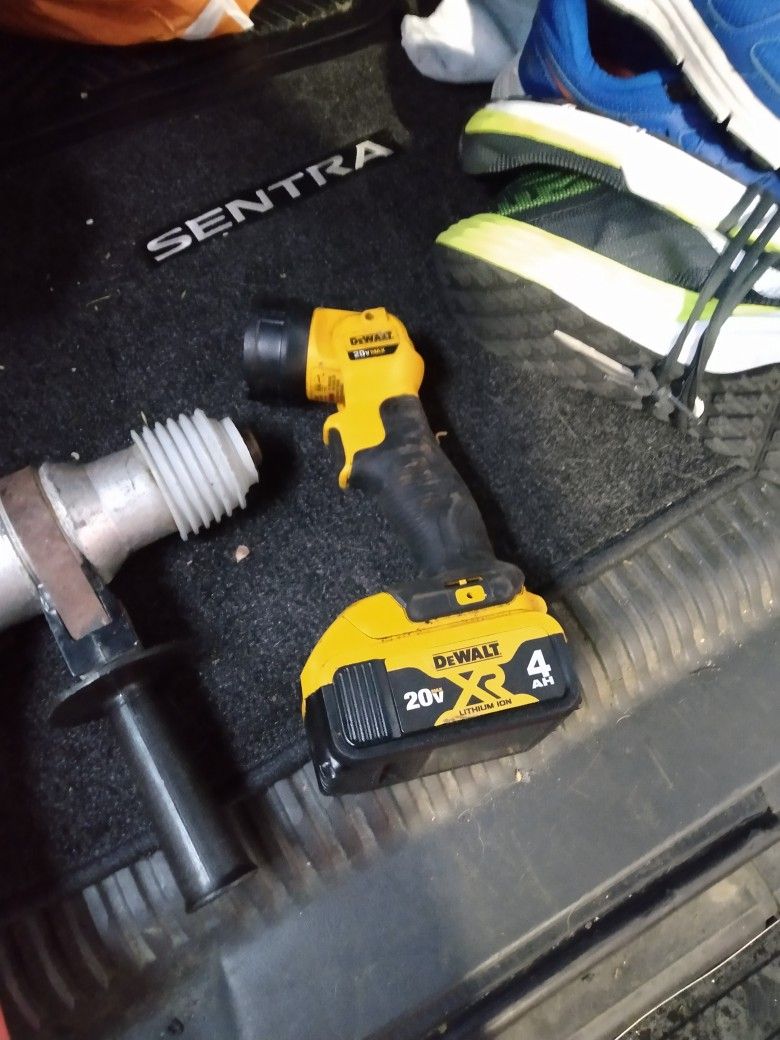 DeWalt Light With 20 Volt XR 4 Amp Battery