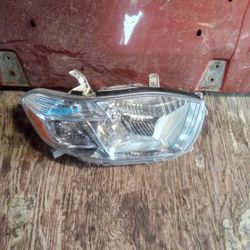 2008 - 2010 Toyota  Highlander Right  Headlight