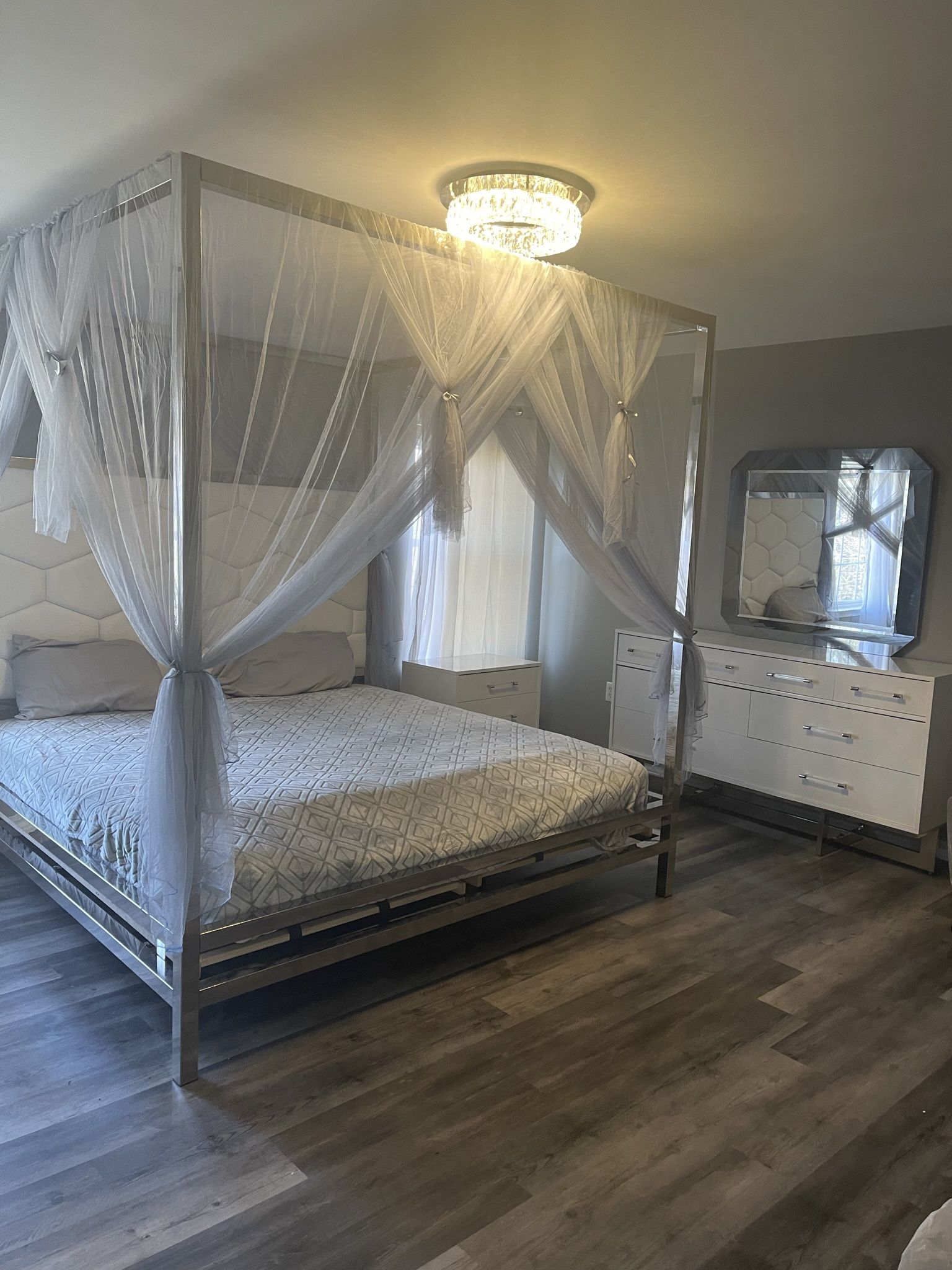 White King Size Bedframe Set