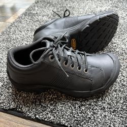 KEEN Mens Non Slip Utility Shoe  Sz 8.5