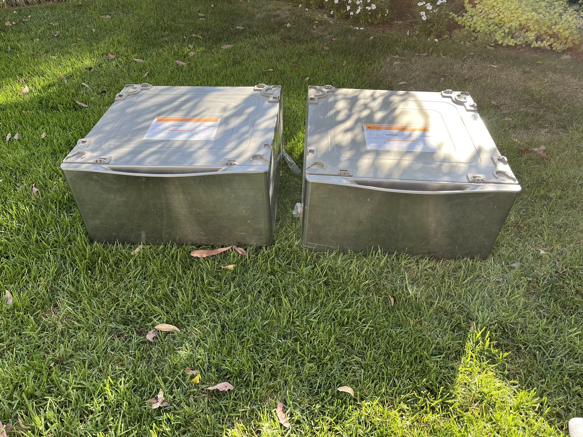 LG Washer & Dryer Pedestal