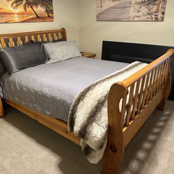 Solid Wood  Bedroom Set