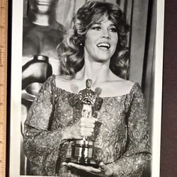 Jane Fonda 1971 Academy Awards With The Oscar Movie Star 8x10 Glossy Vintage Still Photo Picture