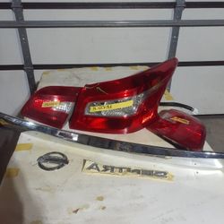 2019 Nissan Sentra Right Tail Light , Emblem