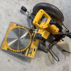 Dewalt Miter Saw DW 713 Like New Barely Used With extra blade
