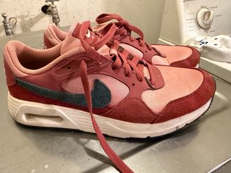 Women’s shoes size 9