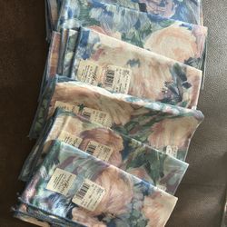 New! Set of Dining Napkins 