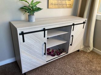 Entertainment center