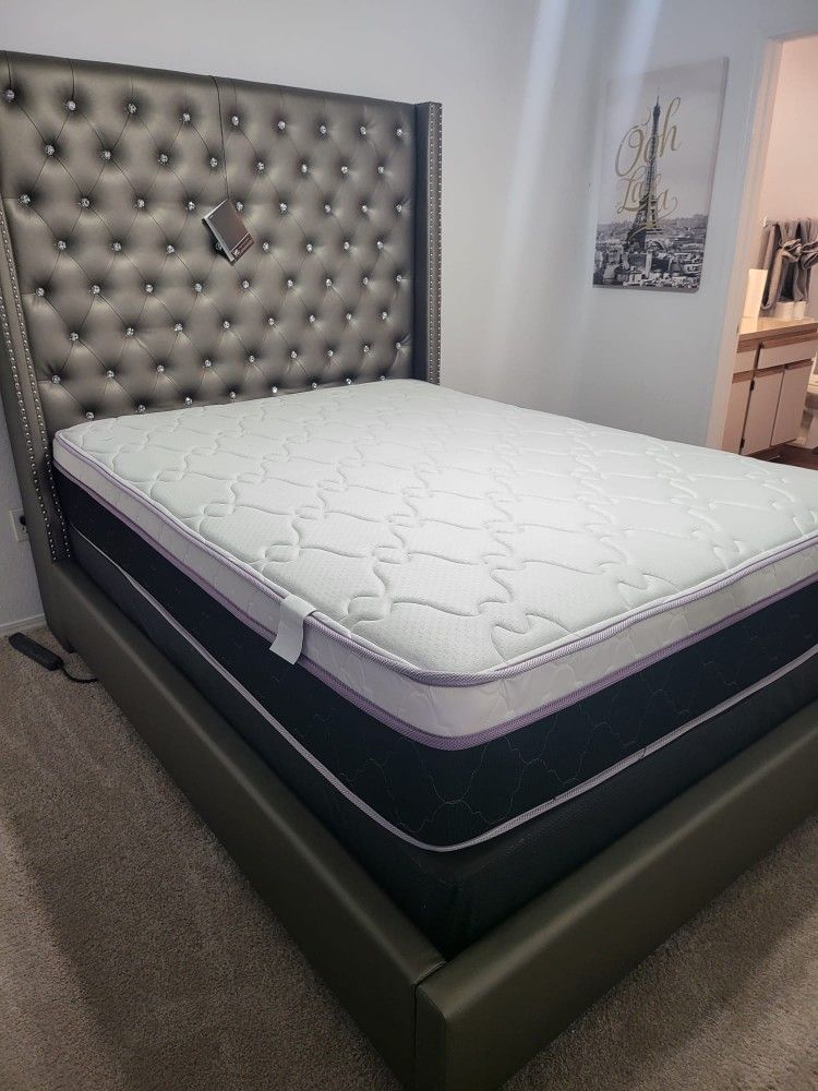 NEW QUEEN PILLOW TOP MATTRESS and BOX SPRING. Bed frame not included 👍