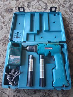 Makita Cordless Drill with Case and Charger