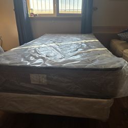Brand New Full Size Bed – Box Spring & Frame (Pickup Only)
