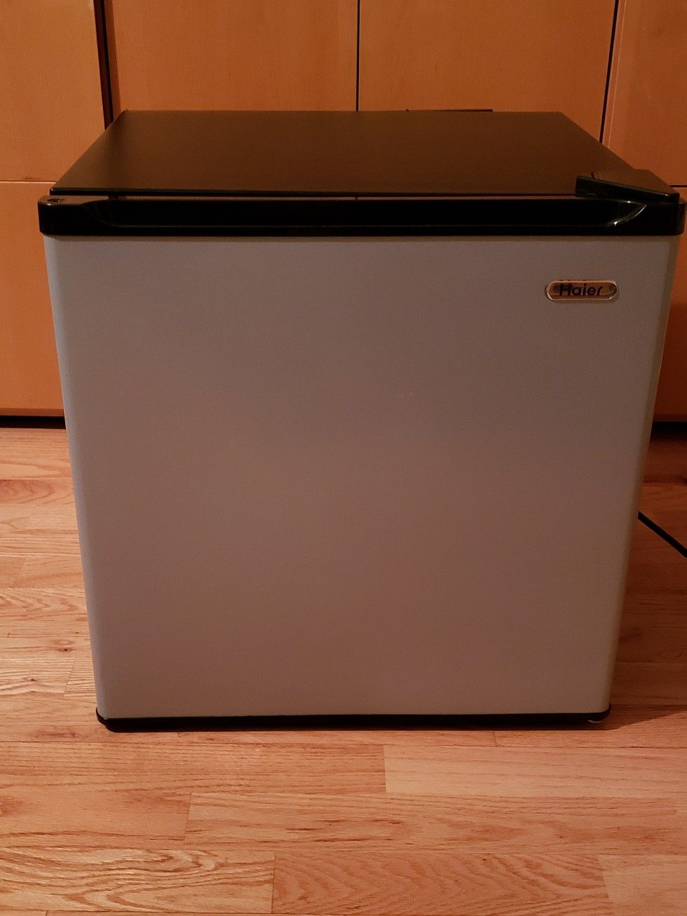 HAIER 1.7 CU ft. Mini Refrigerator/ Freezer- Fridge Freezer Compact Cooler