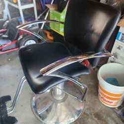 Cosmetology Chair Black