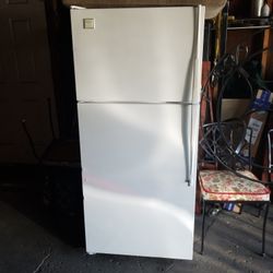 Whirlpool Refrigerator  Good conditions 