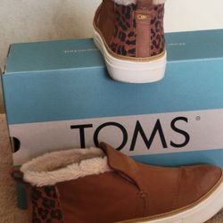 Women's Toms  Size 8.5