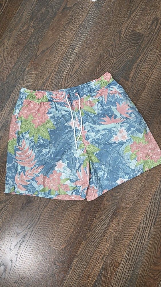 Nike Woven Club Shorts  - Large 