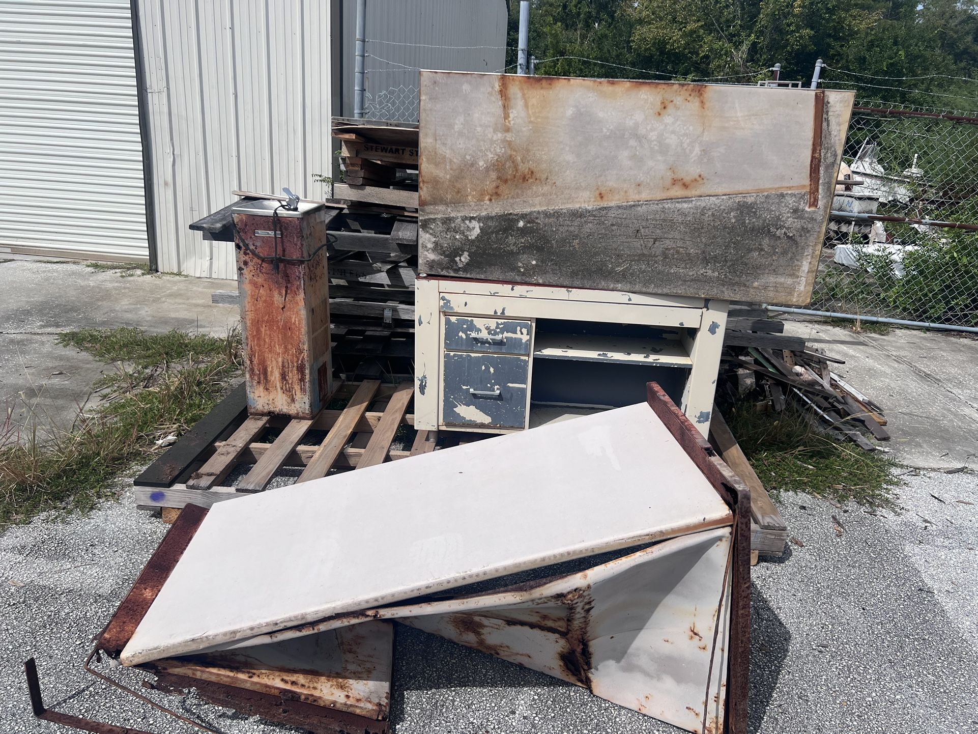 Free Scrap (Curb Alert)