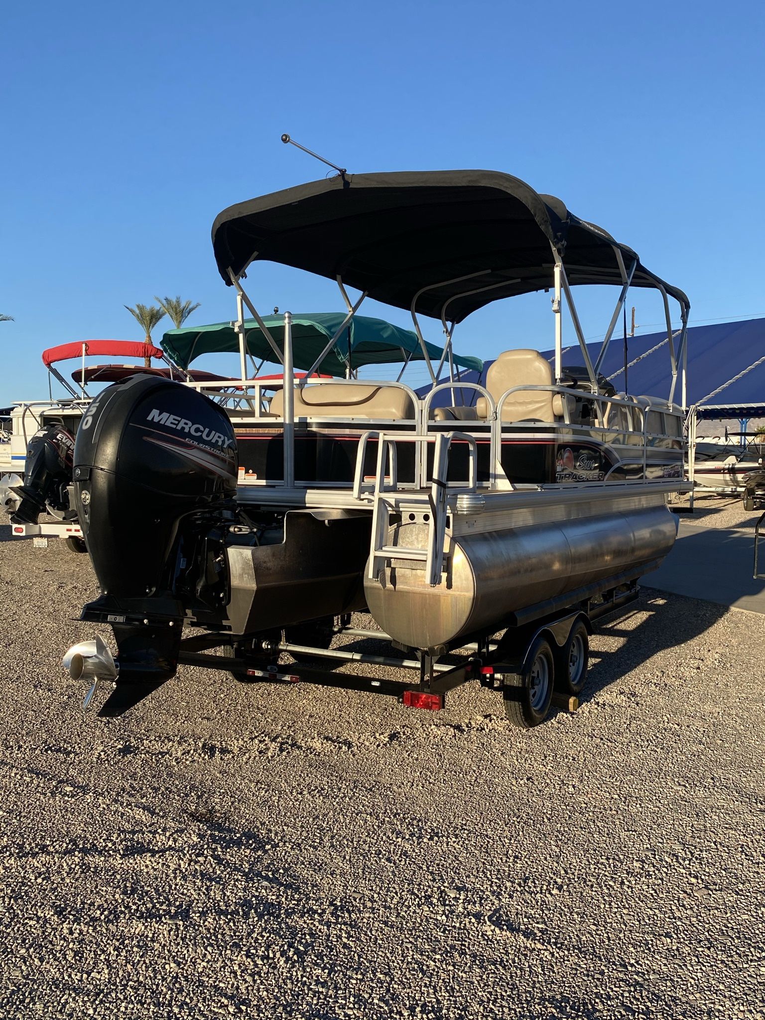 2015 Sun Tracker Party Barge 22 XP3 DLX