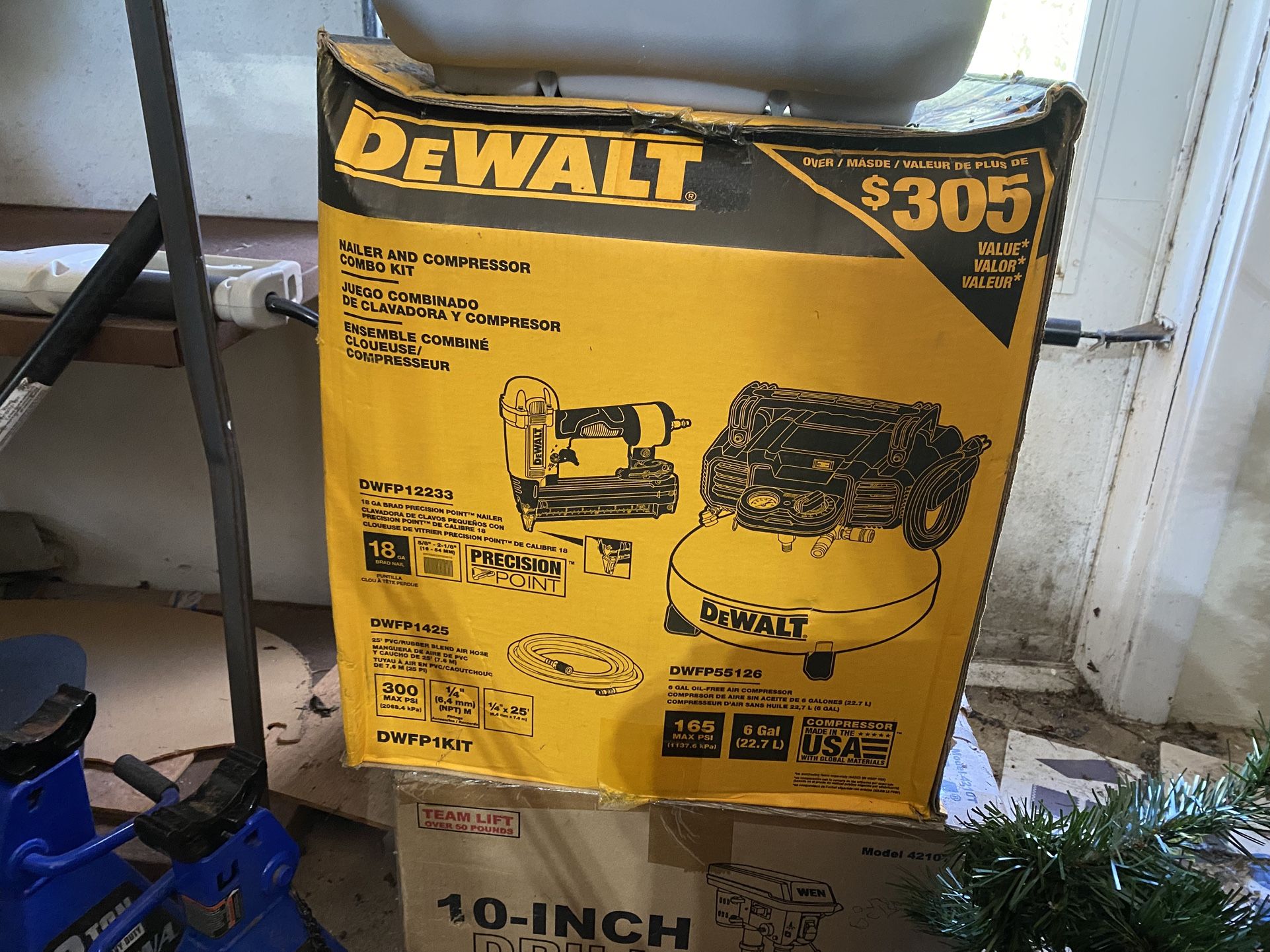 DEWALT DWFP1KIT Nailer and Compressor Combo Kit.