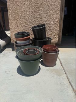 Various sizes - plant  pots