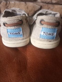 TOMS Toddler SIZE 5T By Walzem @ Woodlake Parkway 