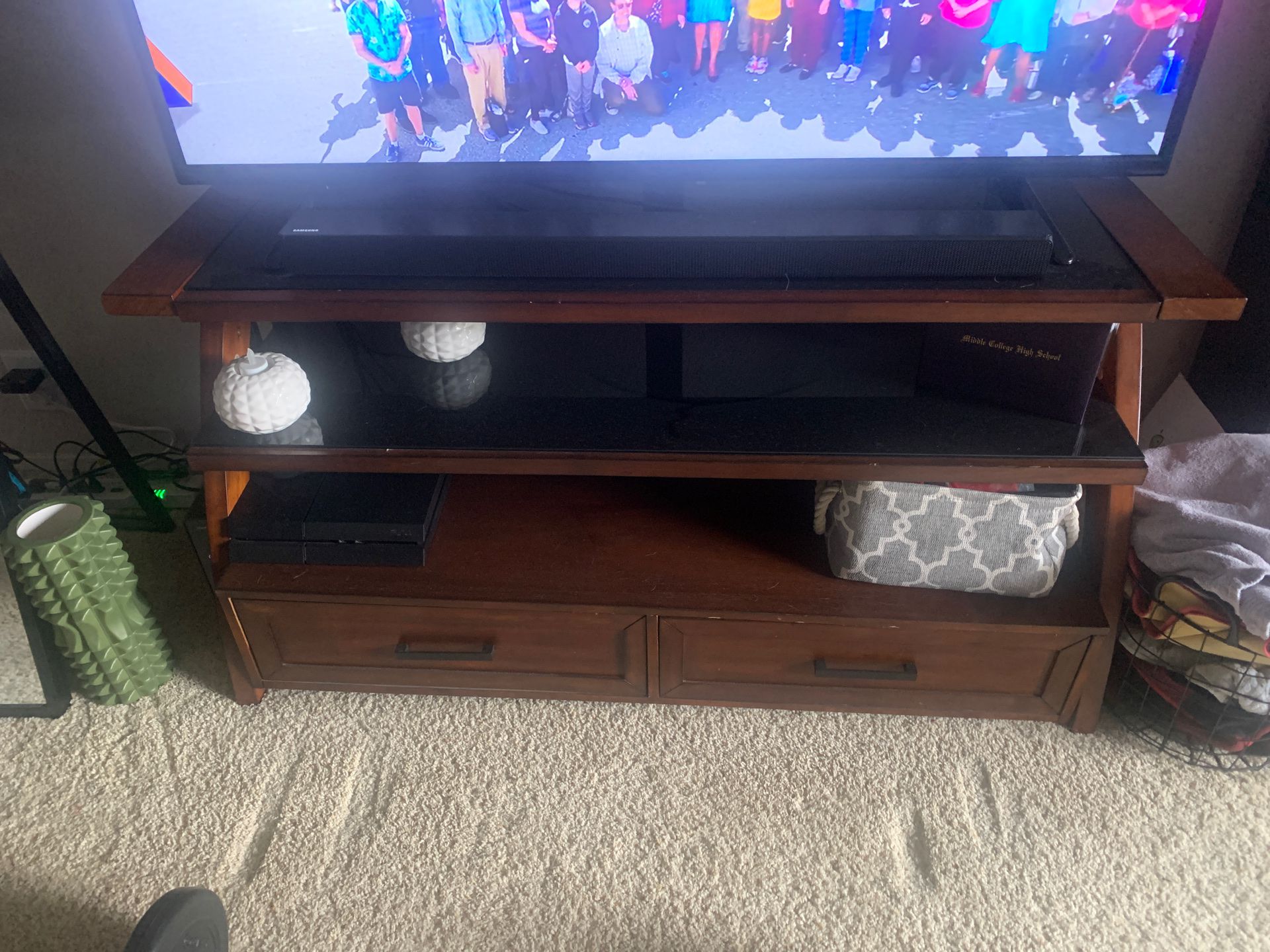 Tv stand ( fits a 50 inch tv )