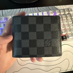 BRAND NEW LV Checkered Wallet