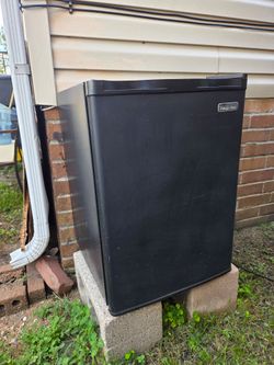Mini fridge