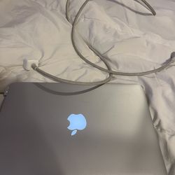 MacBook Pro 13” Retina (256GB) – Great Condition