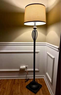 Traditional Floor Lamp – Oil-Rubbed Bronze Base & Warm Linen Shade