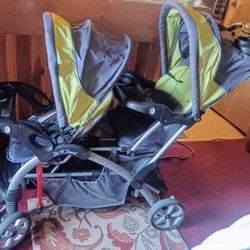 Double Stroller Excellent Condition Sit And Stand