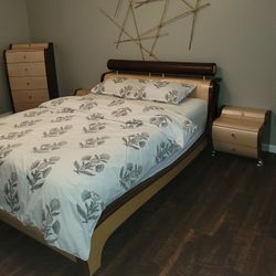 Beautiful Bedroom 4 piece Set ( Mattress Included)